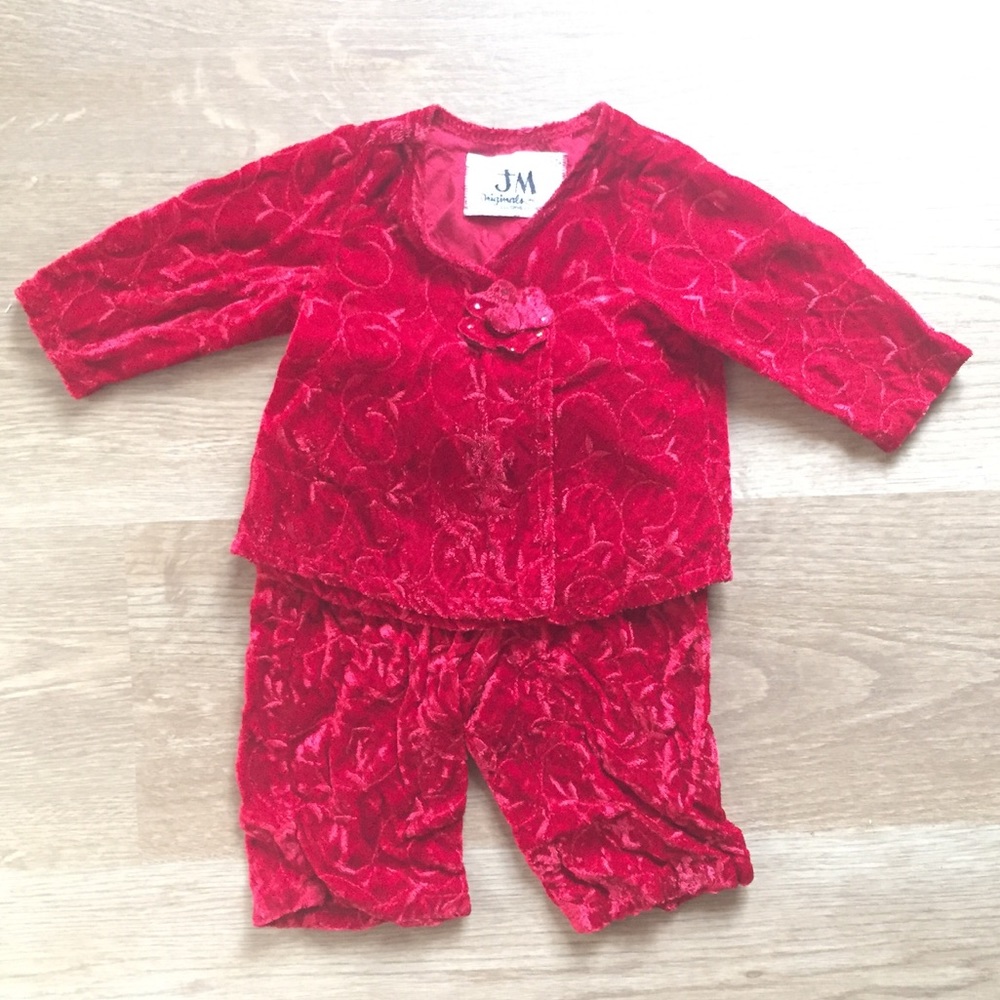 NWOT JM Originals 0-3mo Top+Pant Red Velvet Set